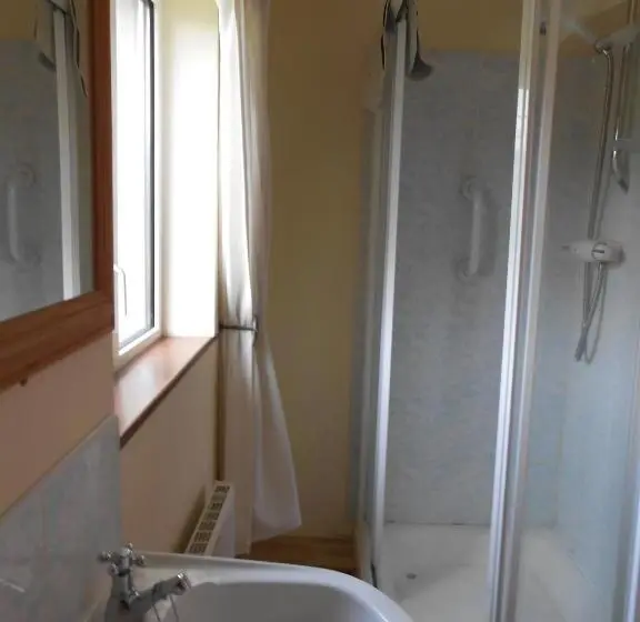バスルーム共有のトリプルスタンダード, Birchdale House B&b
