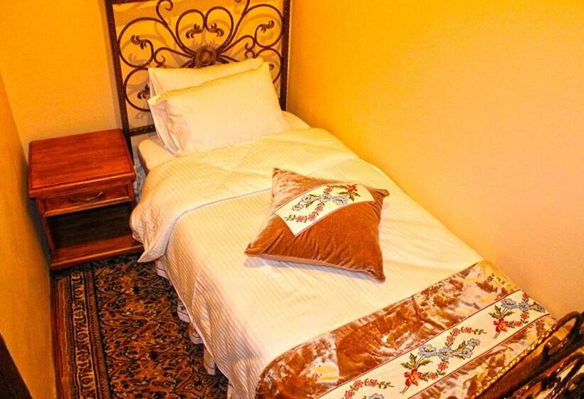 اتاق استاندارد سه نفره, Aksehir Butik