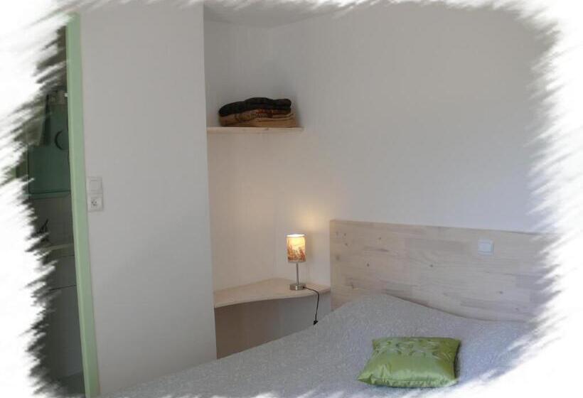 Номер Стандарт, Auberge De La Couronne