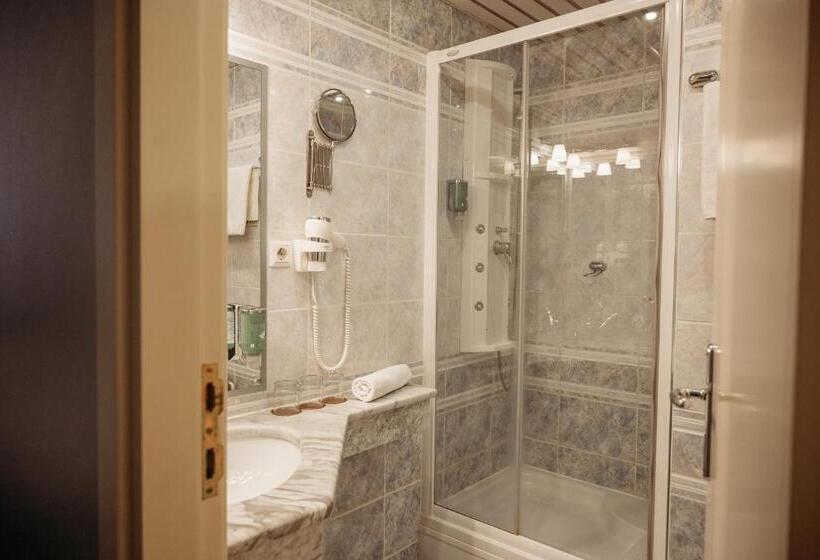 اتاق کلاسیک چهارنفره, Kunst