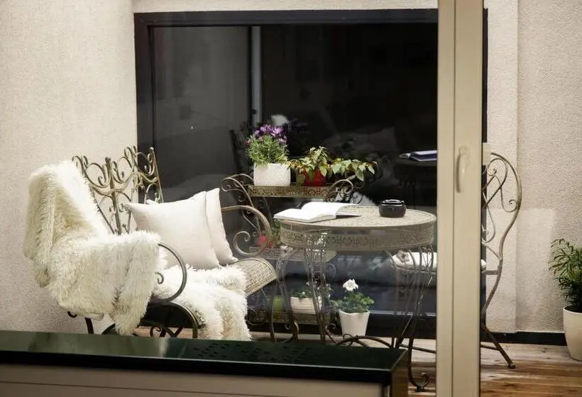 Superior Room with Terrace, Kunst