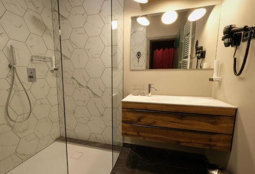 Superior Room with Terrace, Kunst