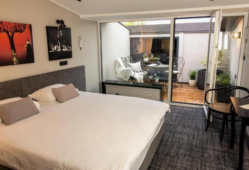 Superior Room with Terrace, Kunst