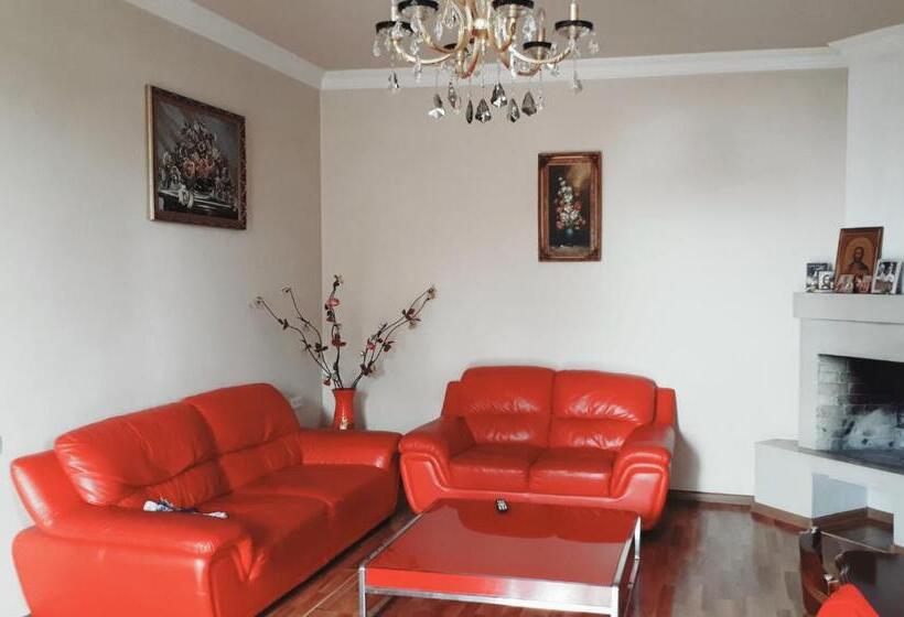 اتاق سوپریور خانوادگی, Apartment Maxinjauri