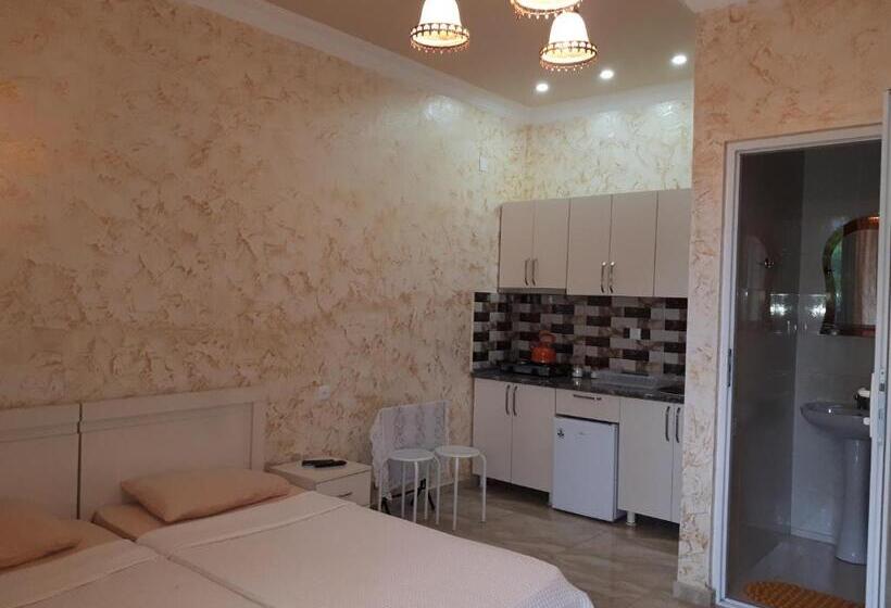 اتاق لوکس سه تخته, Apartment Maxinjauri