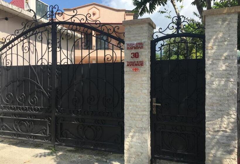 اتاق لوکس سه تخته, Apartment Maxinjauri