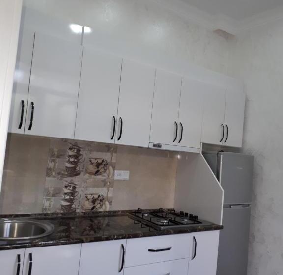 اتاق کلاسیک سه تخته, Apartment Maxinjauri