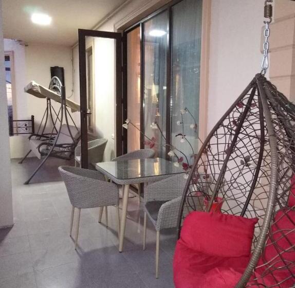 سوئیت 2 خوابه, Apartment Maxinjauri