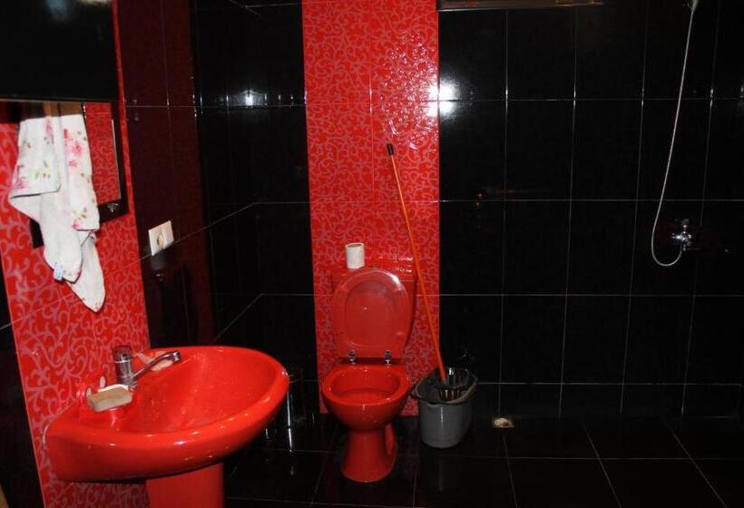 سوئیت 2 خوابه, Apartment Maxinjauri