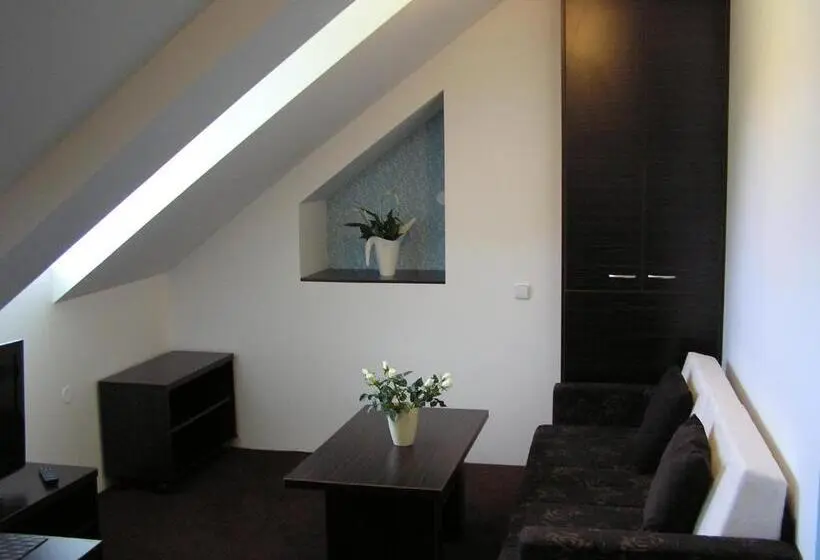 Deluxe-huoneisto 1 Makuuhuone, Wellness Penzion Kroměříž   Zlobice