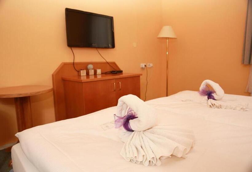 غرفة قياسية ثلاثية, Wellness Penzion Kroměříž Zlobice