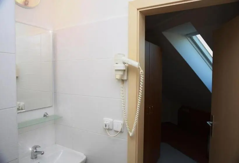 Huoneisto 1 Makuuhuone, Wellness Penzion Kroměříž   Zlobice