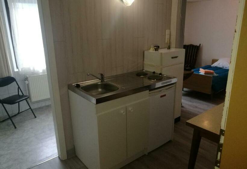 デラックスルーム, Chez Phil