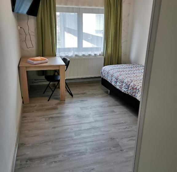 庭の見えるシングルルーム, Chez Phil