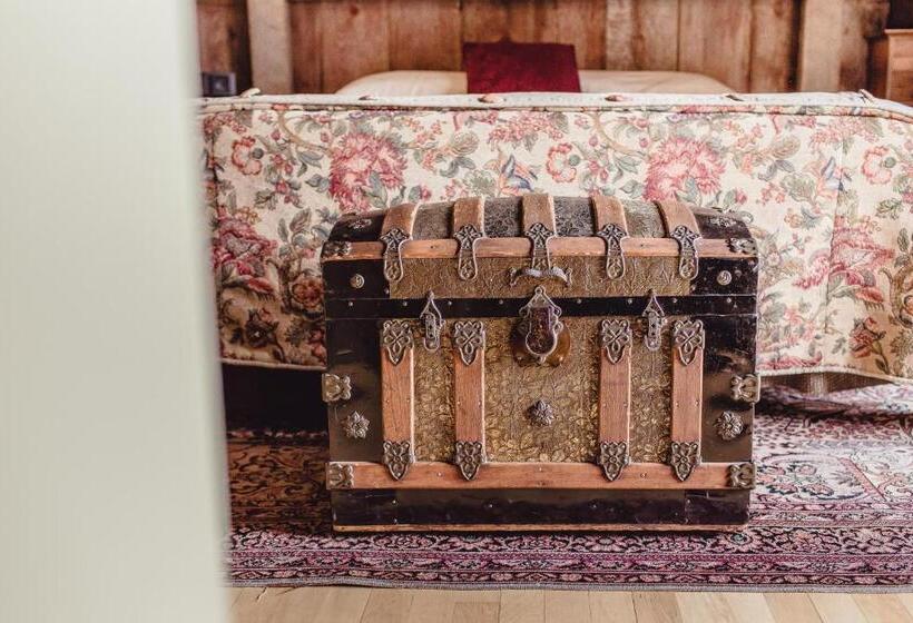 Люкс Superior, Twin Pine Manor