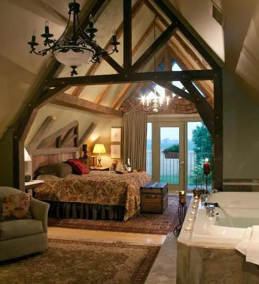 スーペリアースイート, Twin Pine Manor