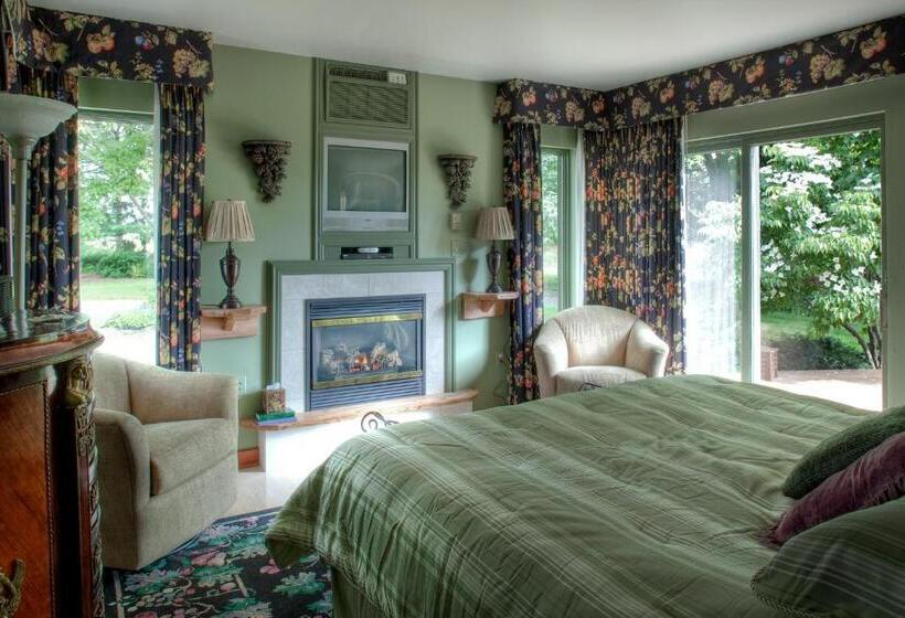 Suite King Size Bed, Twin Pine Manor