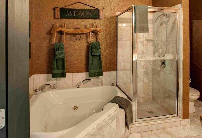 Suite King Size Bed, Twin Pine Manor