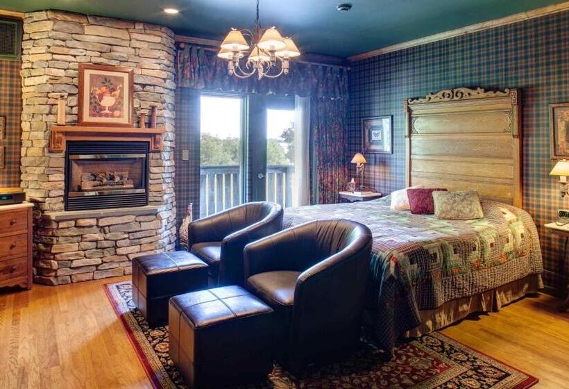 Suite King Size Bed, Twin Pine Manor