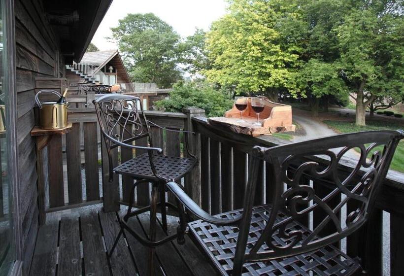 Lakosztály Erkéllyel, Twin Pine Manor