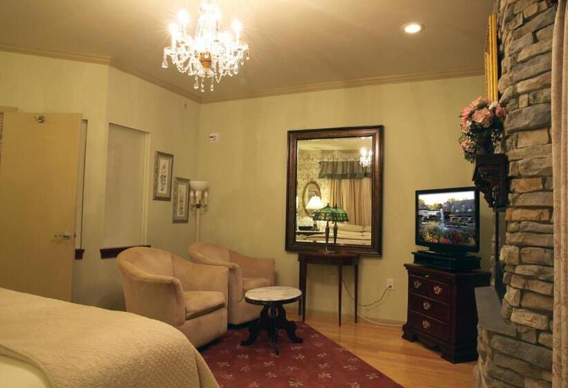 Lakosztály Erkéllyel, Twin Pine Manor