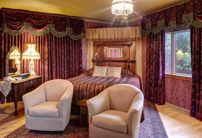 Lakosztály Erkéllyel, Twin Pine Manor