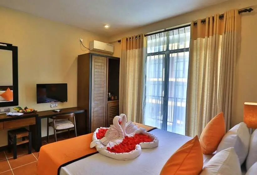 Deluxe Kolmen Hengen Huone, Lily S Resort