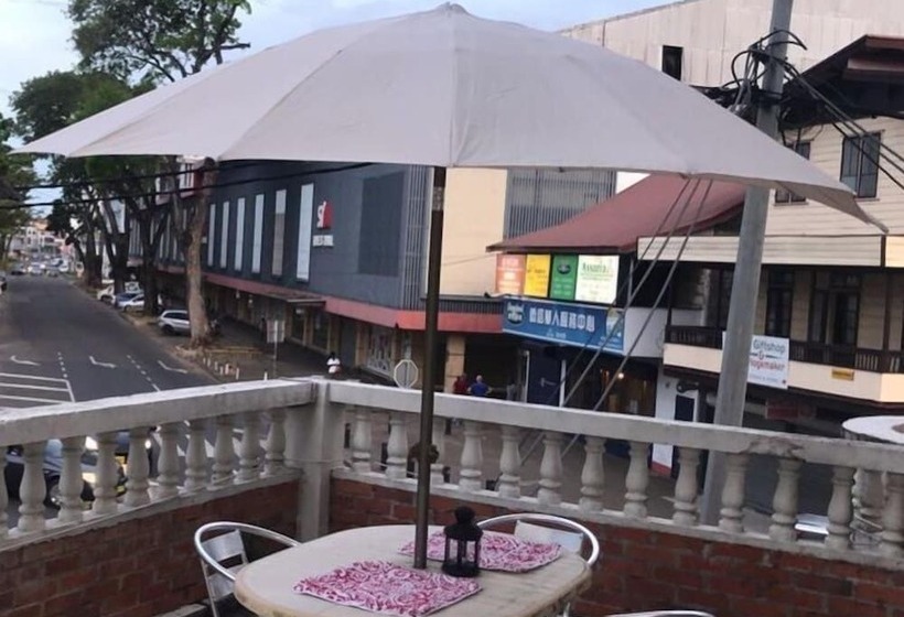 اتاق استاندارد چهار تخته, Midnight