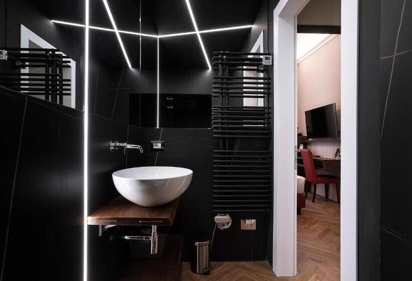 اتاق سوپریور چهار تخته, Artemide Guest House