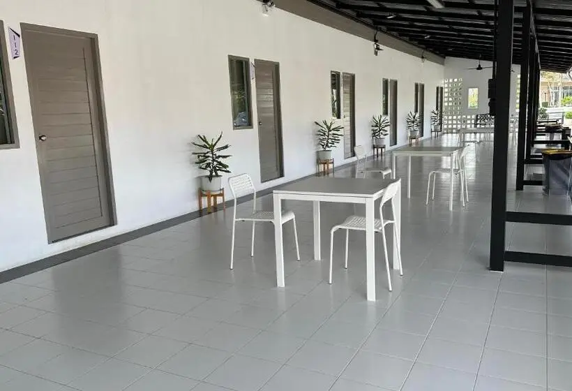 اتاق استاندارد سه نفره, Juni House Chumphon
