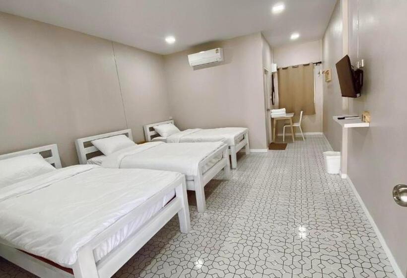 スタンダードトリプルルーム, Juni House Chumphon