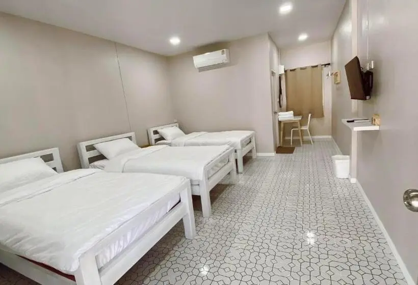اتاق استاندارد سه نفره, Juni House Chumphon