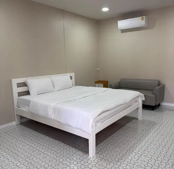 اتاق لوکس با تخت بزرگ, Juni House Chumphon