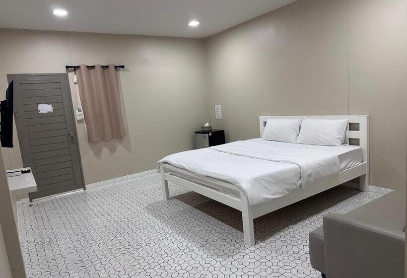 キングサイズベッドのデラックスルーム, Juni House Chumphon