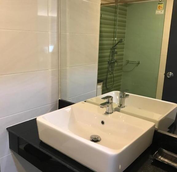 标准间, Atk Garden Hills