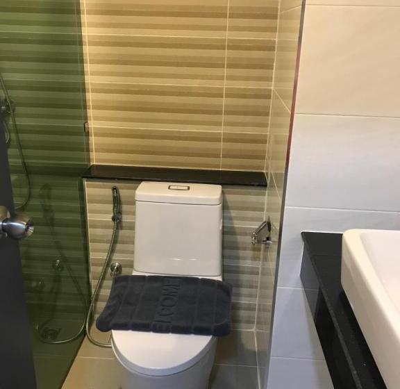 标准间, Atk Garden Hills