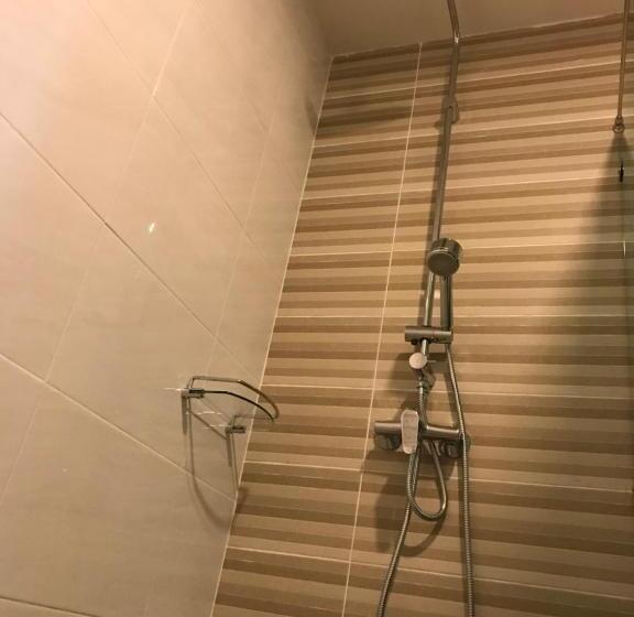 标准间, Atk Garden Hills