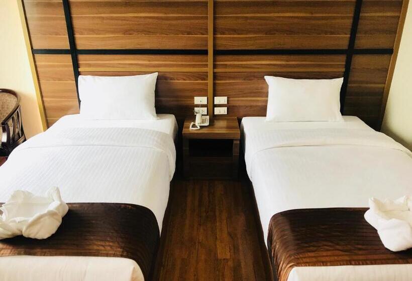 标准间, Atk Garden Hills