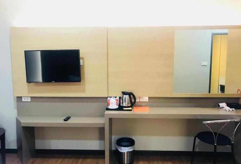 标准间, Atk Garden Hills