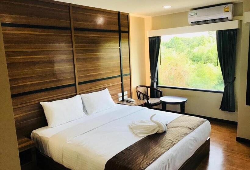 标准间, Atk Garden Hills