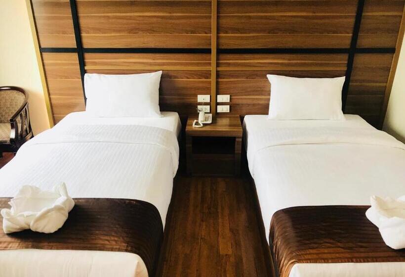 标准间, Atk Garden Hills