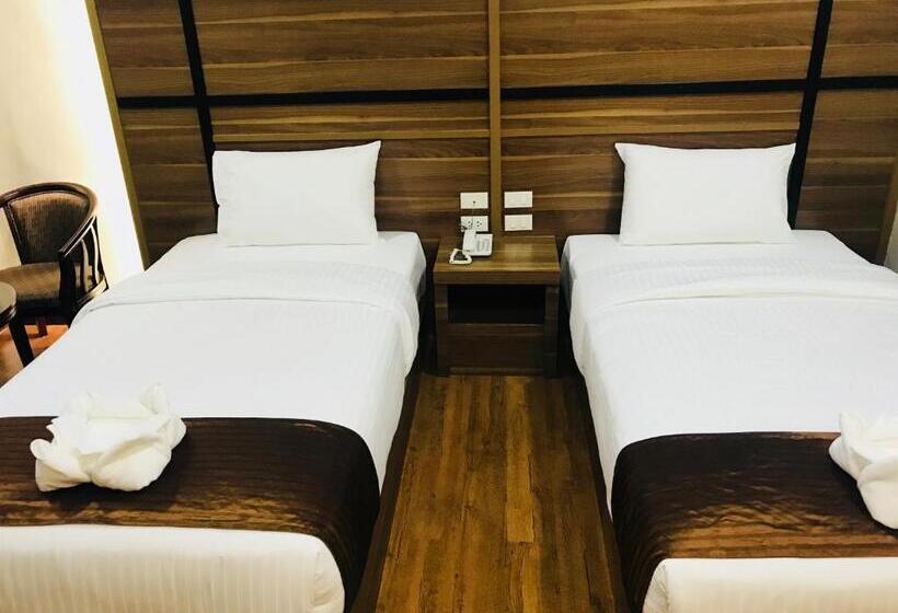 标准间, Atk Garden Hills