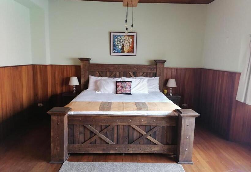 اتاق لوکس خانوادگی, Muchá