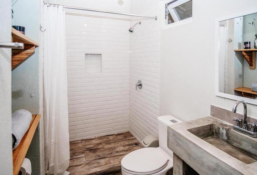 اتاق لوکس, Muchá