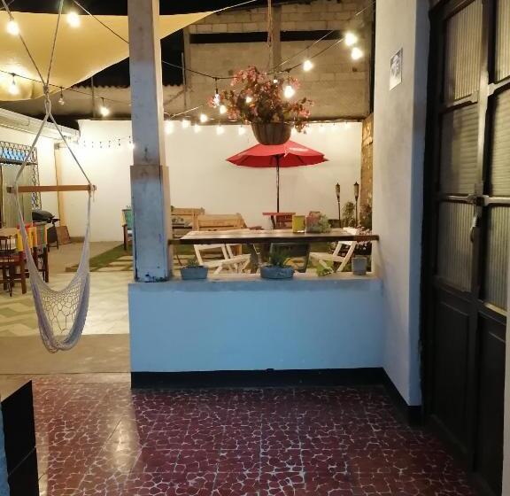 اتاق لوکس خانوادگی, Muchá