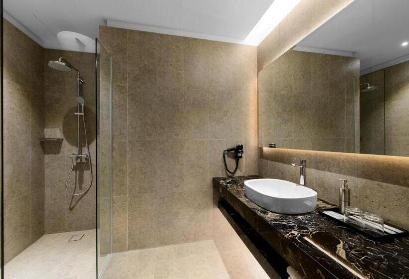 استودیوی استاندارد, Savv