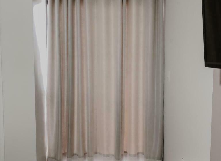 スタンダードインサイドビュールーム, Petri Plaza