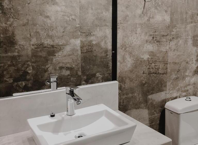 デラックスルーム, Petri Plaza