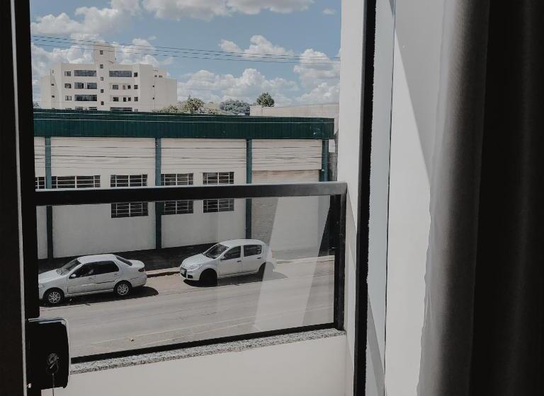 スタンダードインサイドビュールーム, Petri Plaza