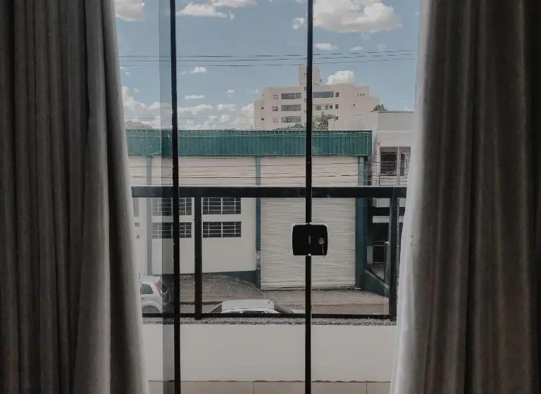 スーペリアの4人部屋, Petri Plaza